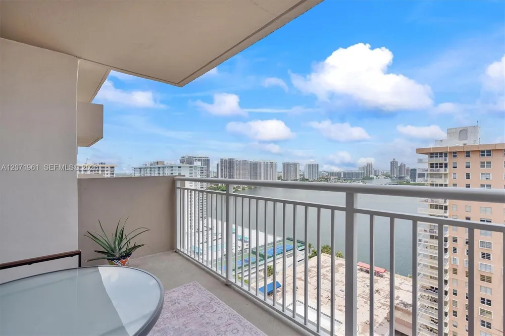 250 174th St #2211 Sunny Isles Beach, FL 33160