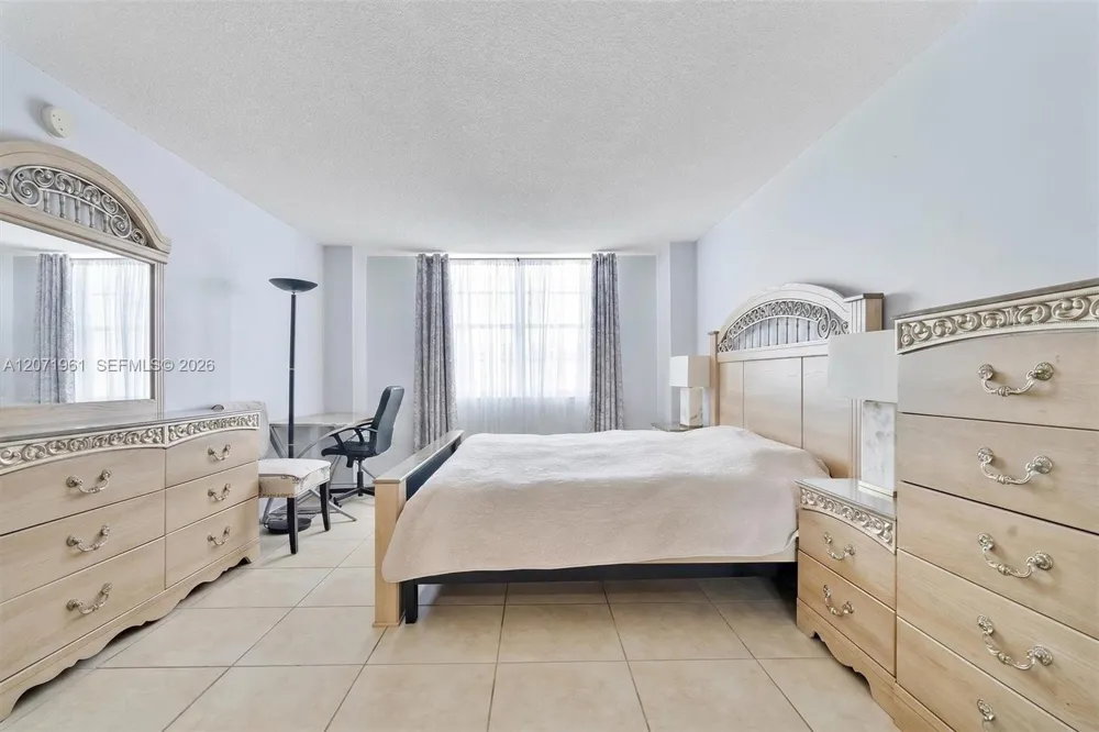 250 174th St #2211 Sunny Isles Beach, FL 33160