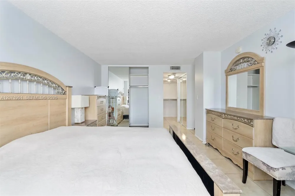 250 174th St #2211 Sunny Isles Beach, FL 33160