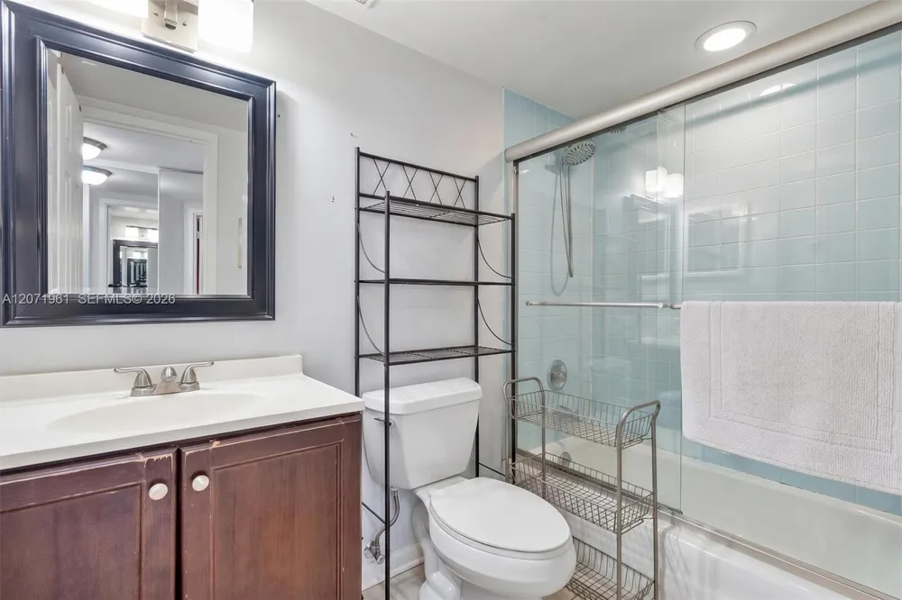 250 174th St #2211 Sunny Isles Beach, FL 33160