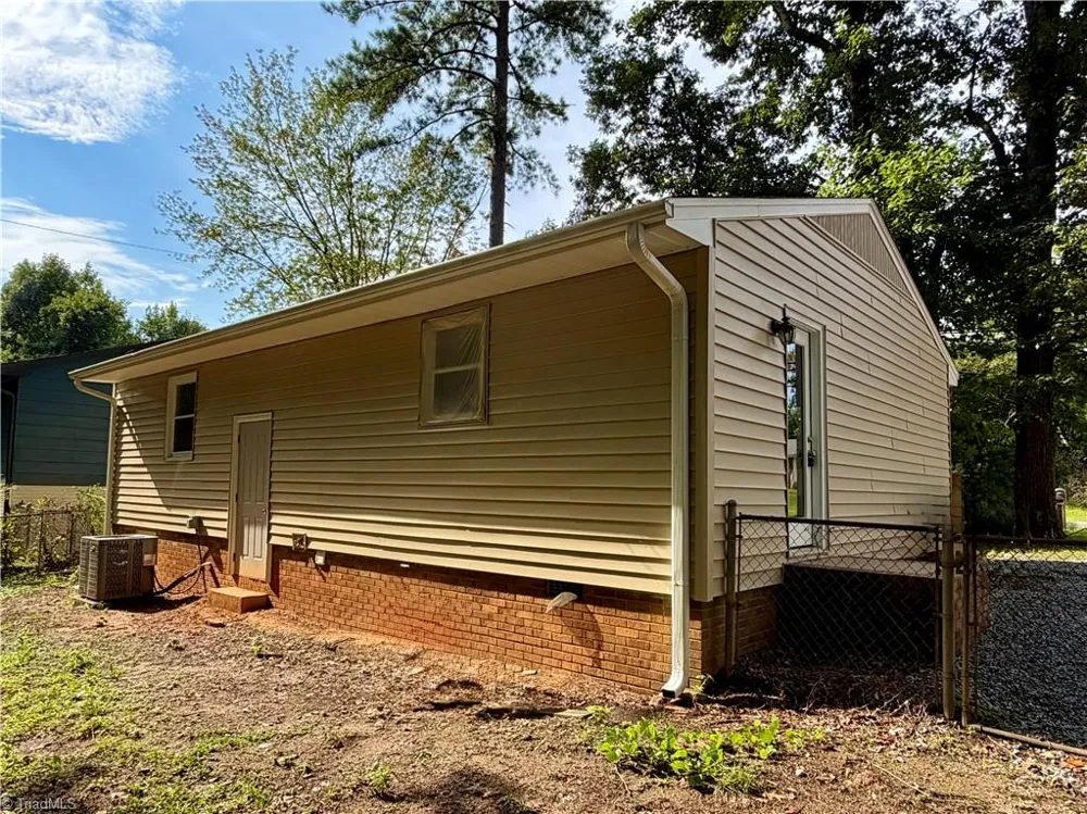 1702 Cedrow Drive High Point, NC 27260