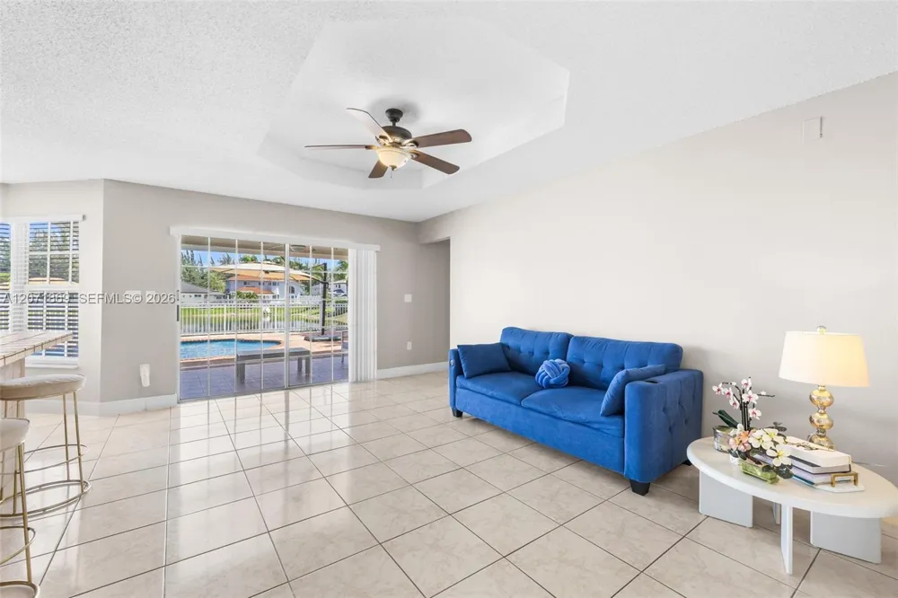 15753 SW 43rd St Miami, FL 33185