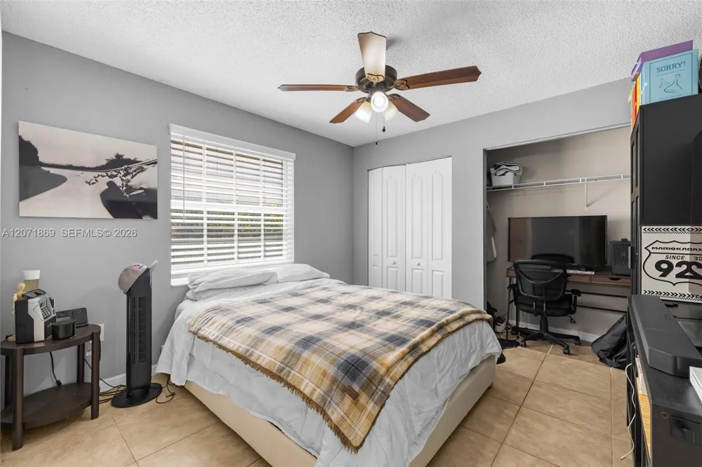 15753 SW 43rd St Miami, FL 33185