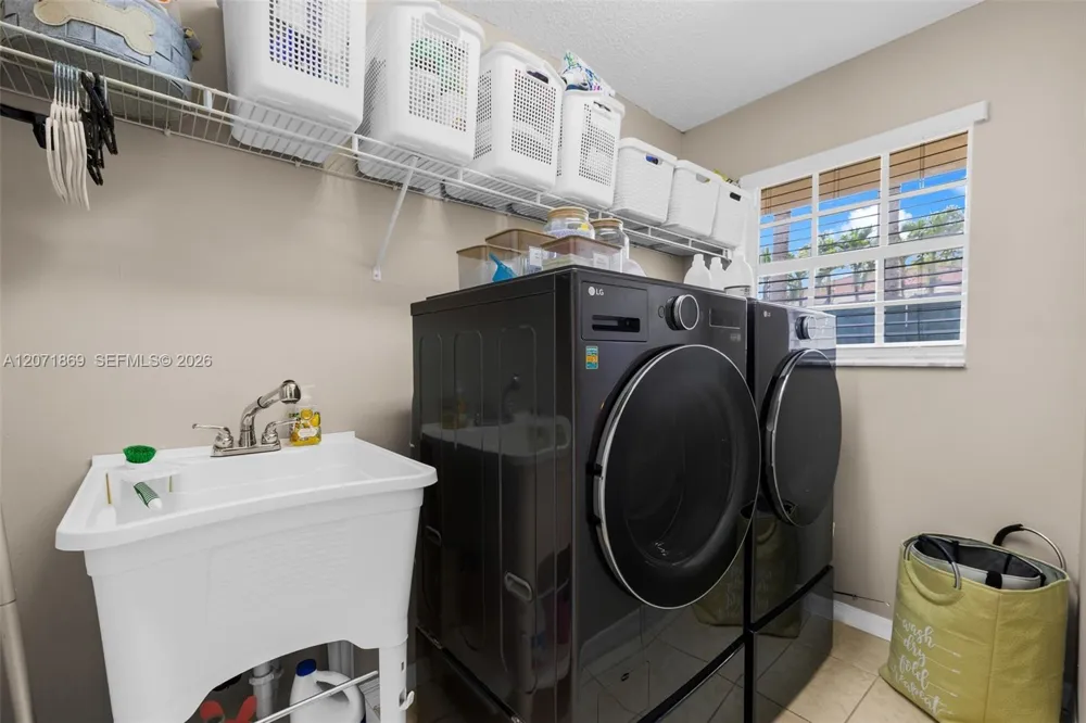 15753 SW 43rd St Miami, FL 33185