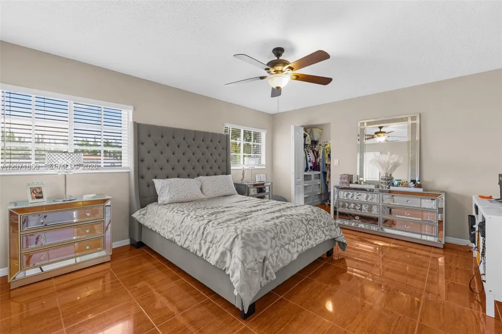 15753 SW 43rd St Miami, FL 33185