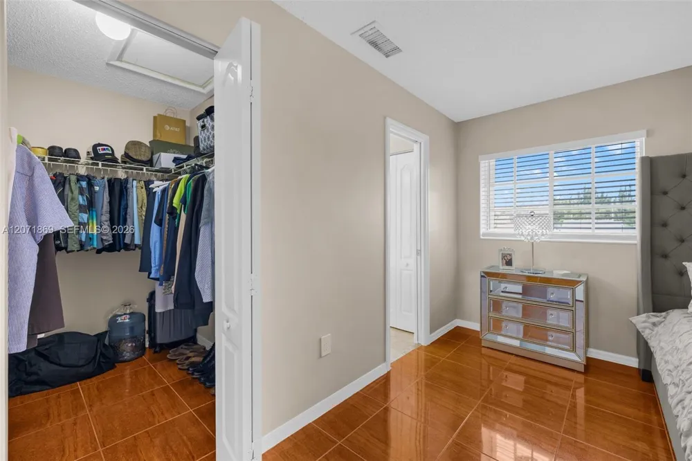 15753 SW 43rd St Miami, FL 33185