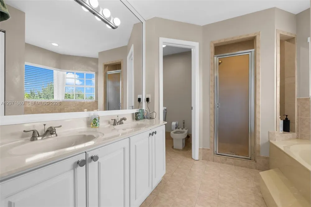 15753 SW 43rd St Miami, FL 33185
