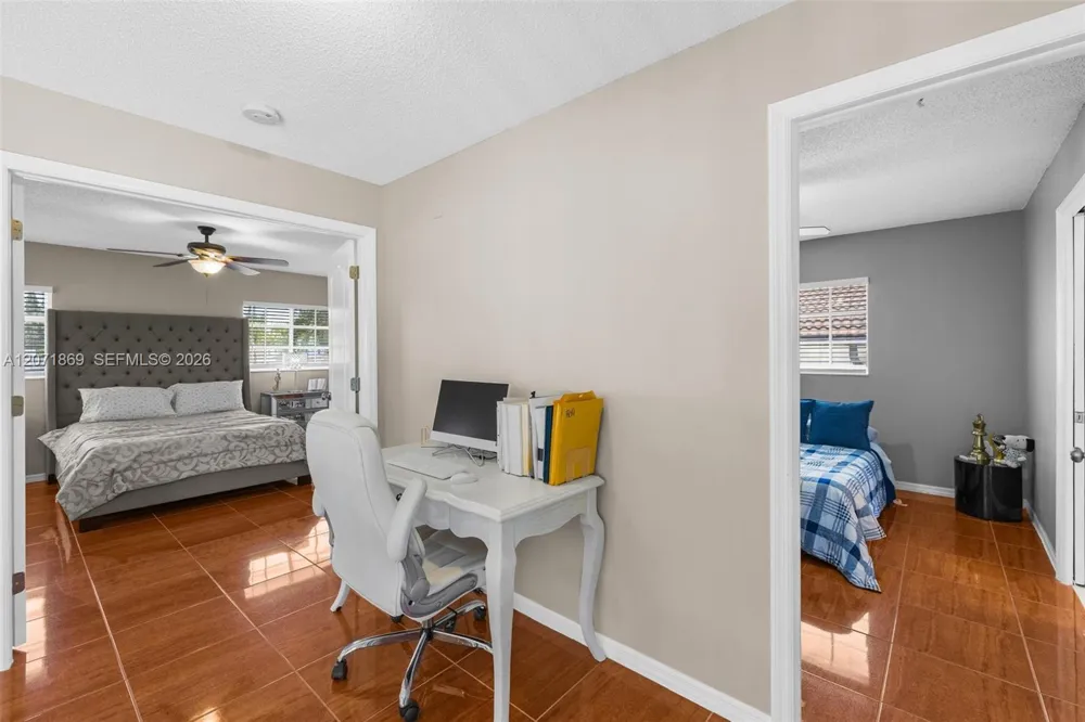 15753 SW 43rd St Miami, FL 33185