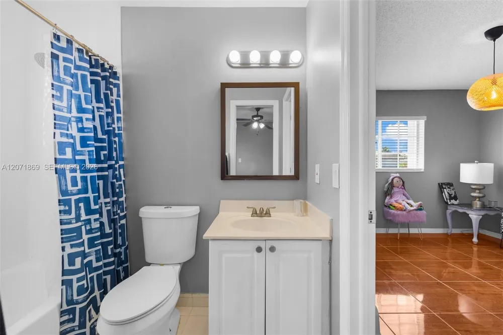 15753 SW 43rd St Miami, FL 33185