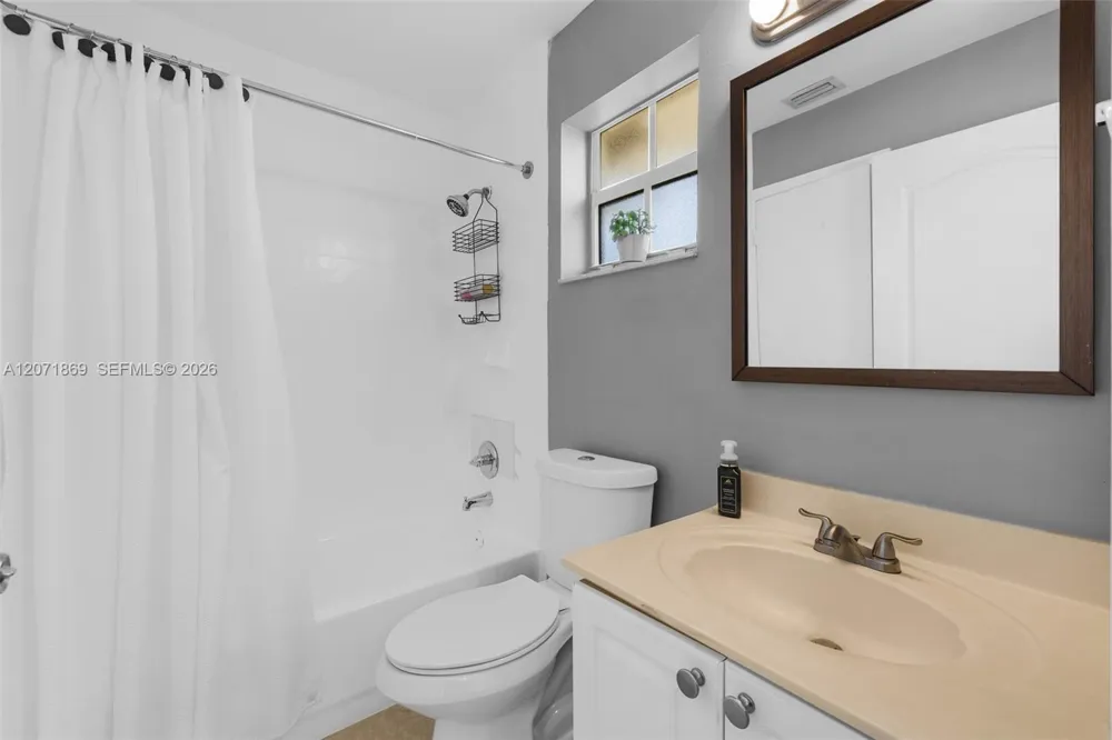 15753 SW 43rd St Miami, FL 33185