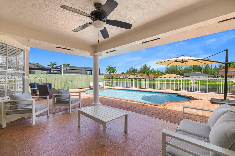 15753 SW 43rd St Miami, FL 33185