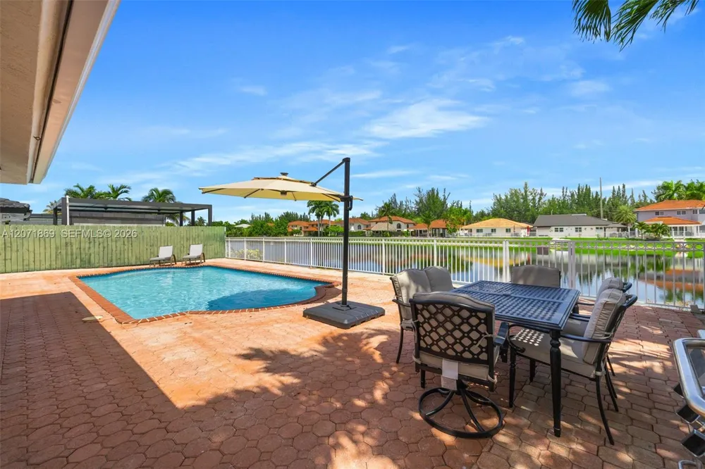 15753 SW 43rd St Miami, FL 33185