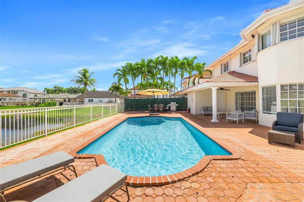 15753 SW 43rd St Miami, FL 33185