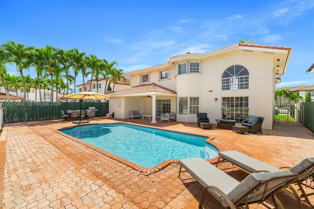 15753 SW 43rd St Miami, FL 33185