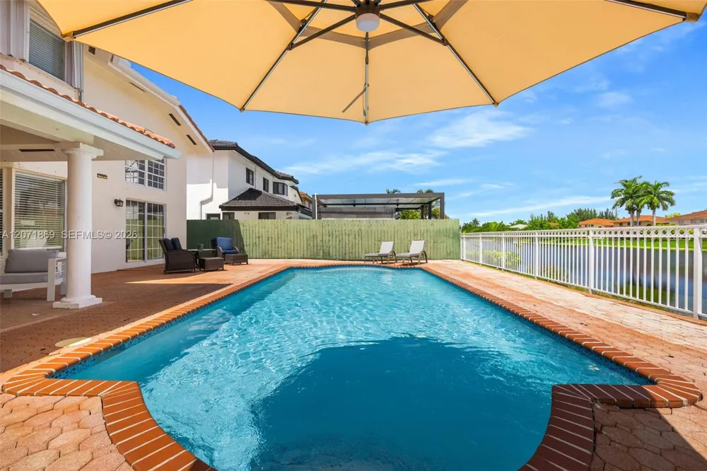 15753 SW 43rd St Miami, FL 33185