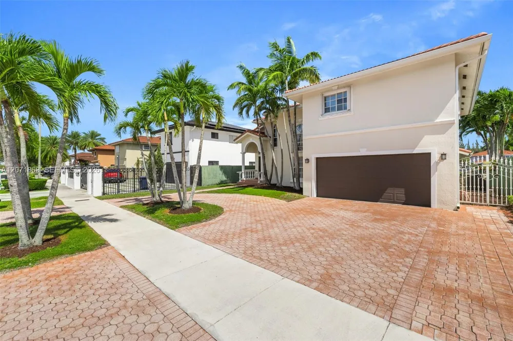 15753 SW 43rd St Miami, FL 33185