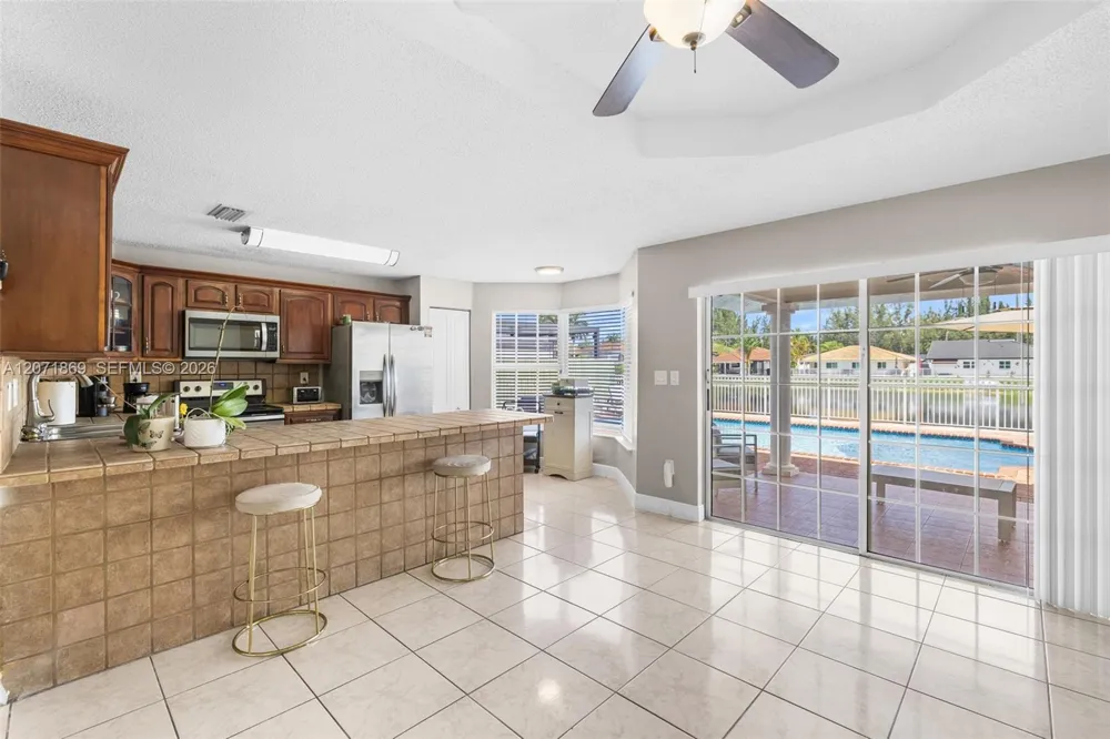 15753 SW 43rd St Miami, FL 33185