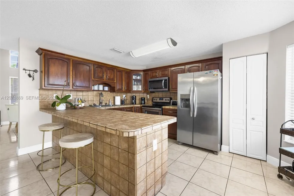 15753 SW 43rd St Miami, FL 33185
