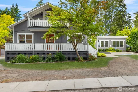 151 Finch Place SW