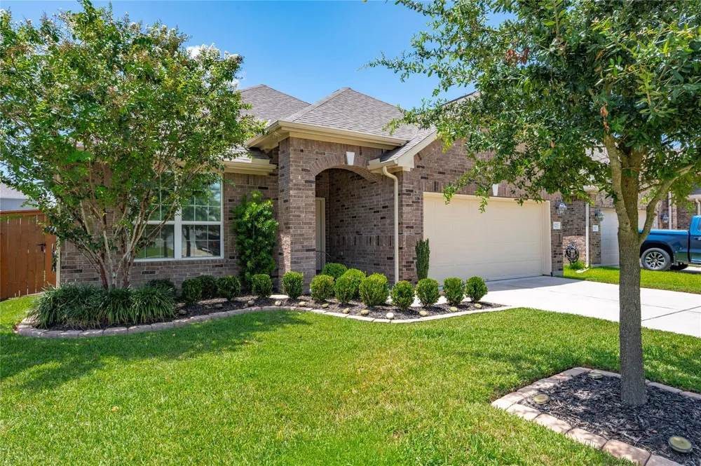 13213 Anchor Isle Court Texas City, TX 77568