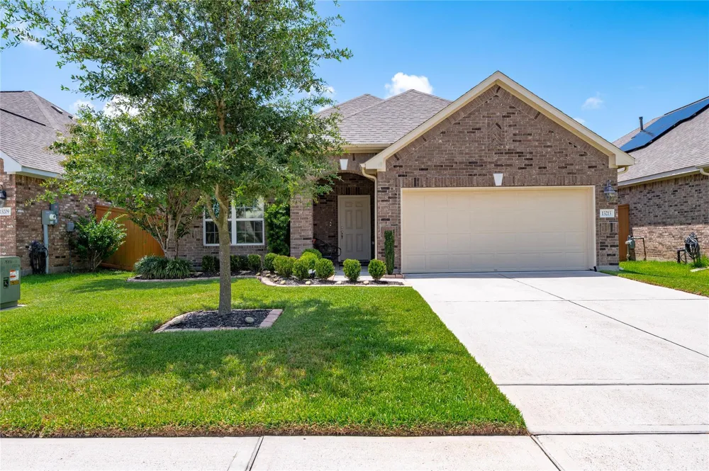 13213 Anchor Isle Court Texas City, TX 77568