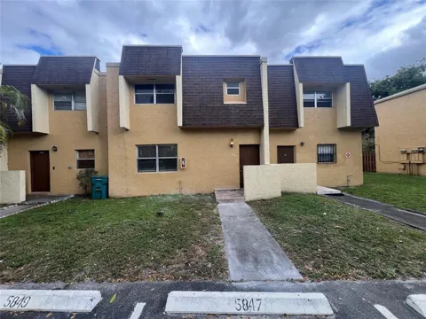 5847 BLUEBERRY COURT #85