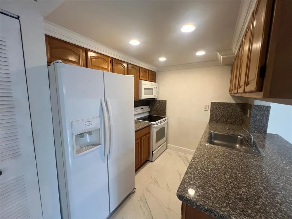 5847 BLUEBERRY COURT #85 Lauderhill, FL 33313