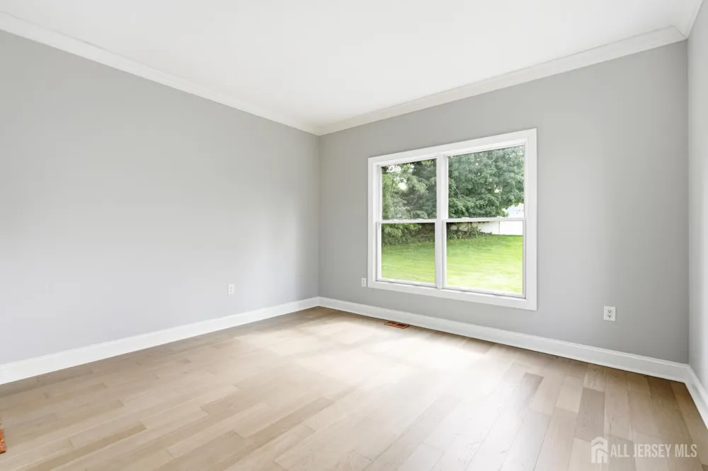 33 Melbloum Lane Edison, NJ 08837