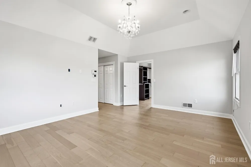 33 Melbloum Lane Edison, NJ 08837