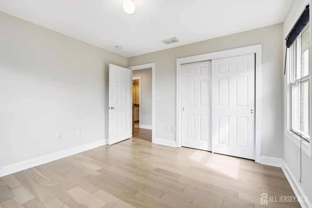 33 Melbloum Lane Edison, NJ 08837