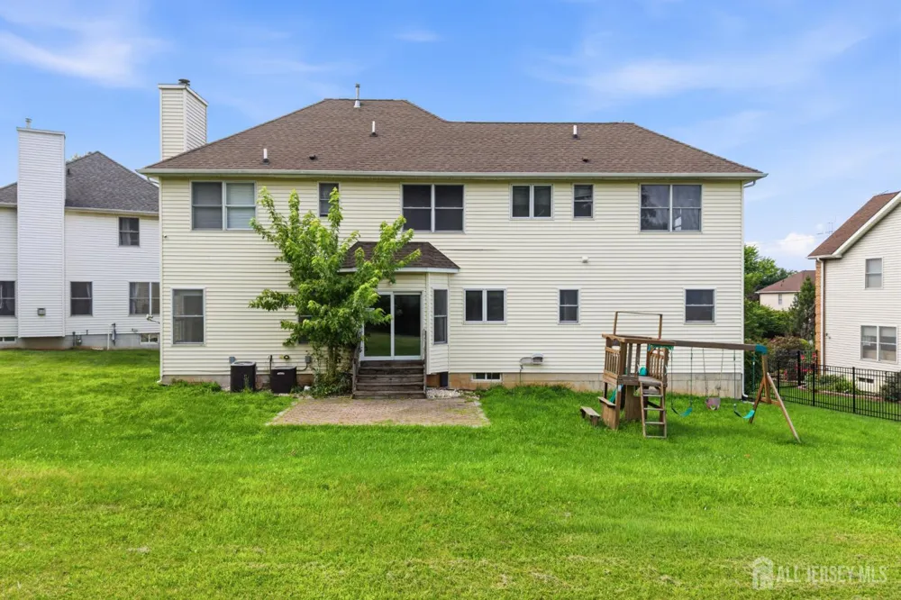 33 Melbloum Lane Edison, NJ 08837