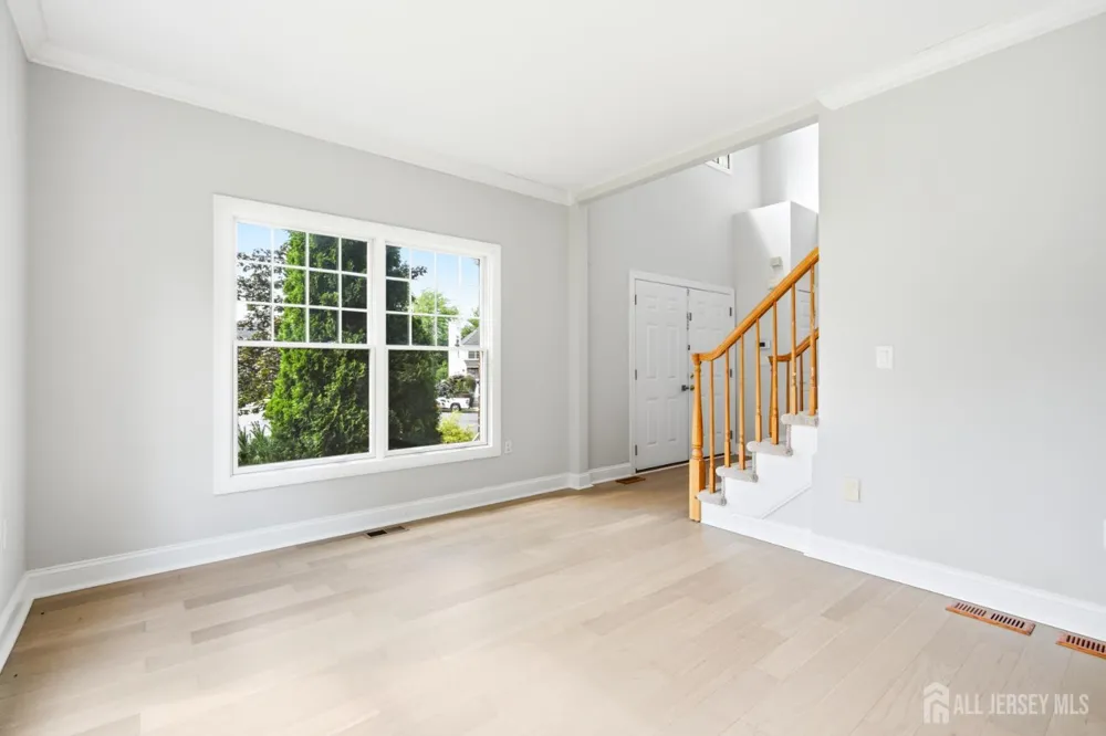 33 Melbloum Lane Edison, NJ 08837