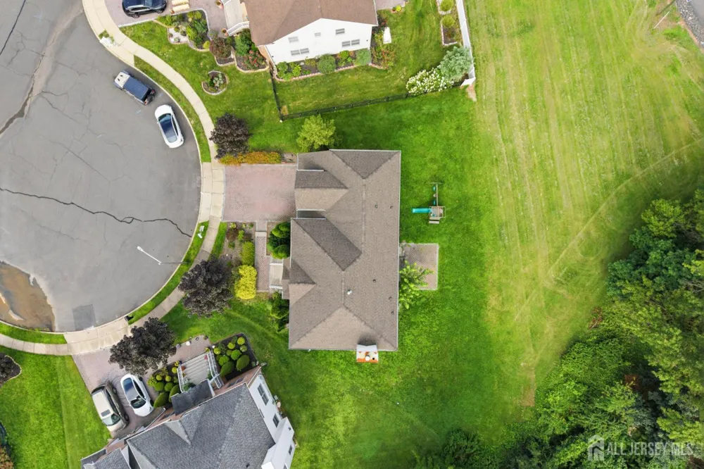 33 Melbloum Lane Edison, NJ 08837