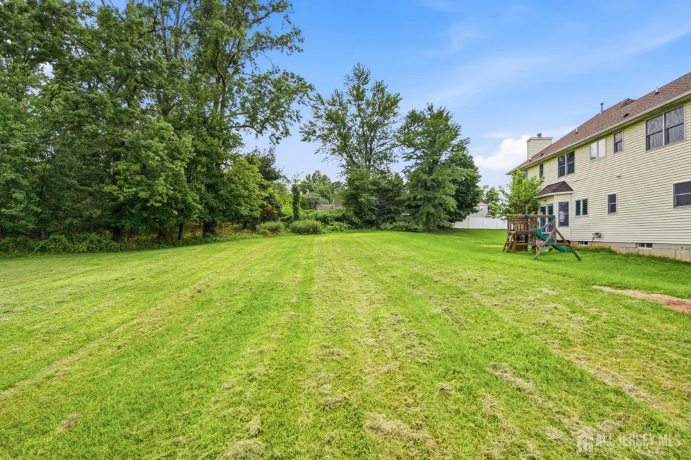 33 Melbloum Lane Edison, NJ 08837