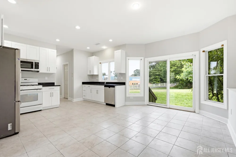 33 Melbloum Lane Edison, NJ 08837