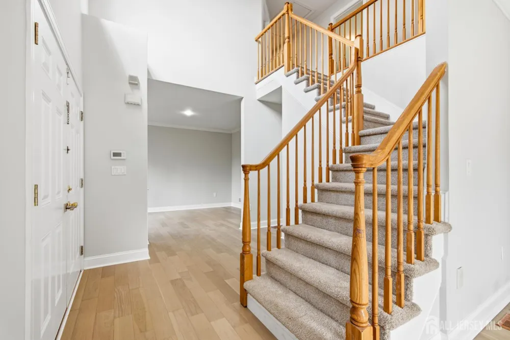 33 Melbloum Lane Edison, NJ 08837