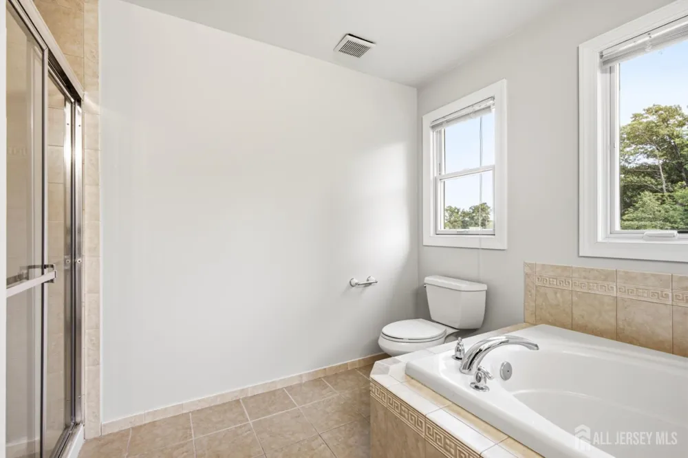 33 Melbloum Lane Edison, NJ 08837