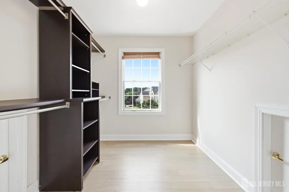 33 Melbloum Lane Edison, NJ 08837