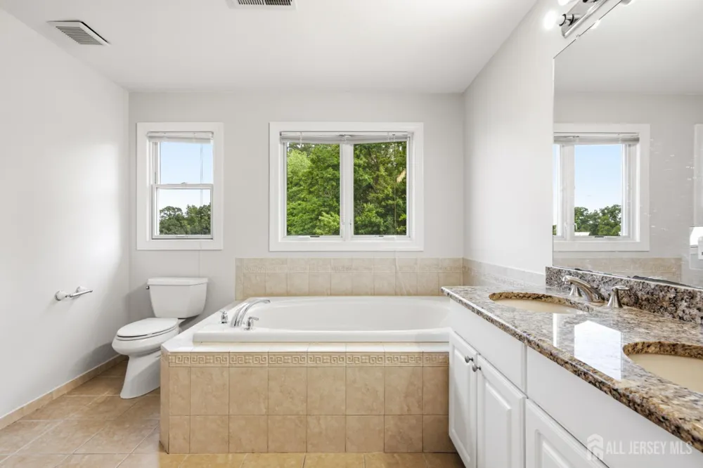 33 Melbloum Lane Edison, NJ 08837