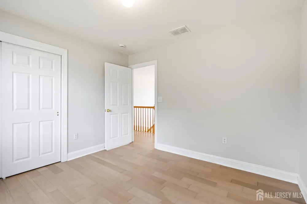 33 Melbloum Lane Edison, NJ 08837
