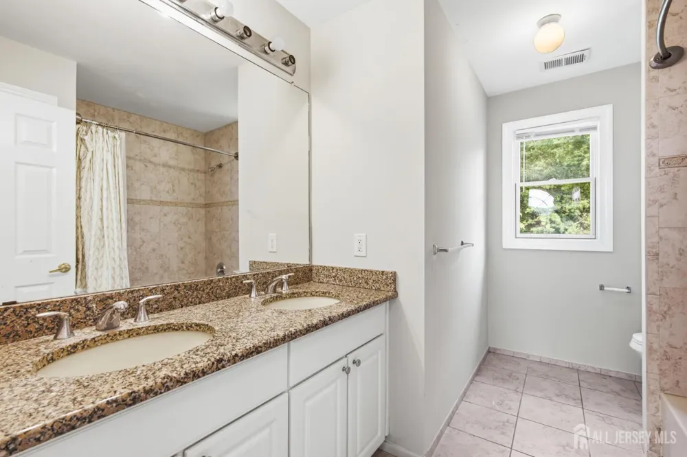 33 Melbloum Lane Edison, NJ 08837
