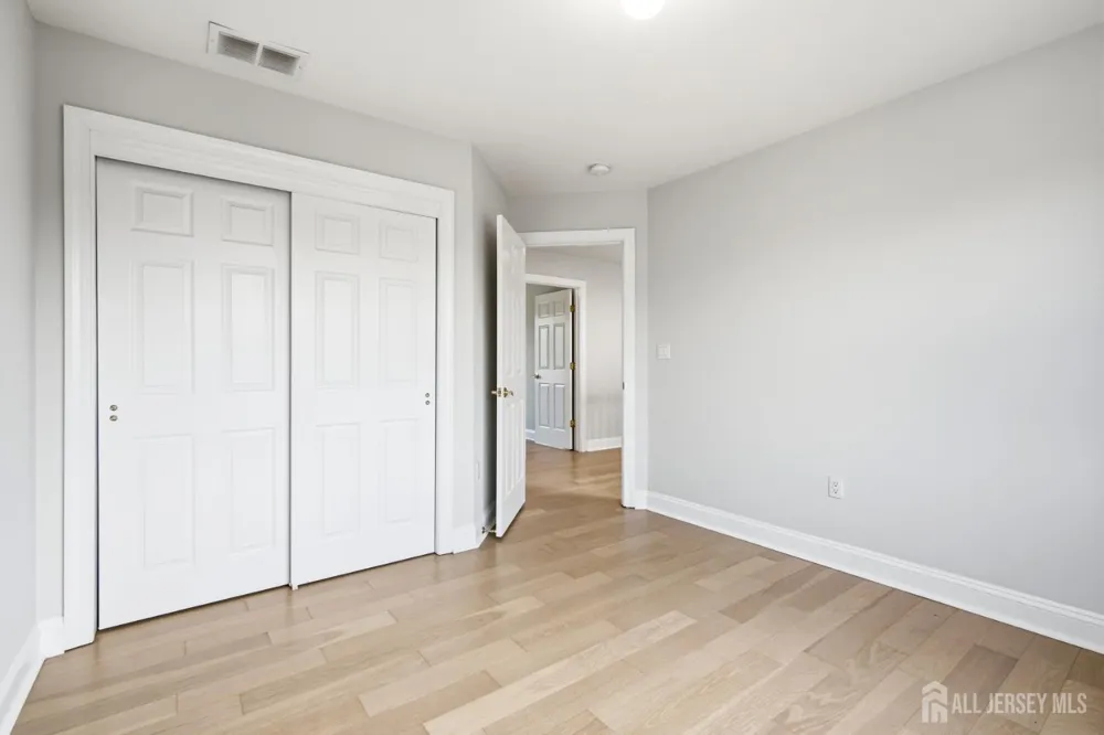 33 Melbloum Lane Edison, NJ 08837