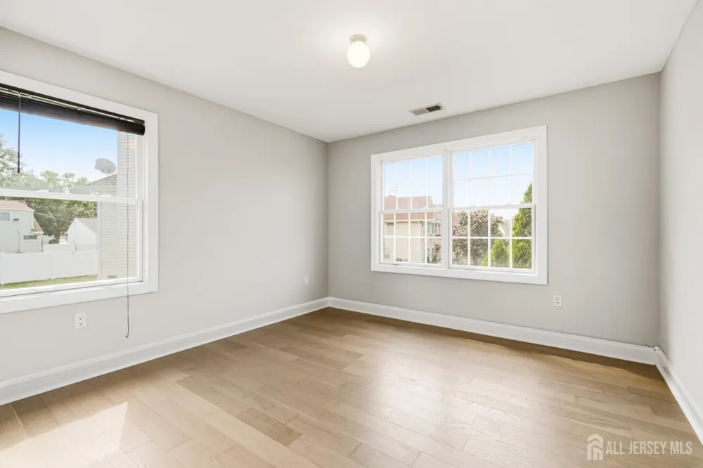 33 Melbloum Lane Edison, NJ 08837
