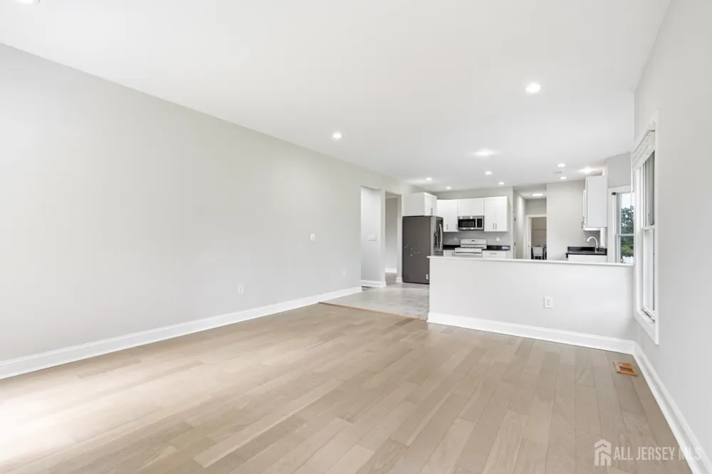 33 Melbloum Lane Edison, NJ 08837