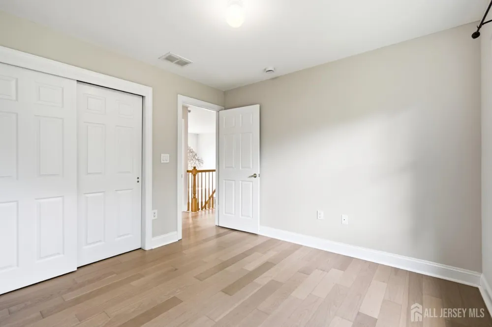 33 Melbloum Lane Edison, NJ 08837