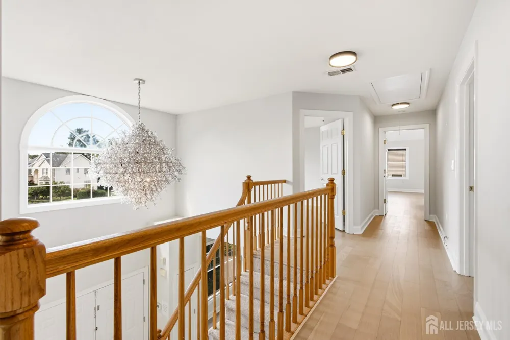 33 Melbloum Lane Edison, NJ 08837