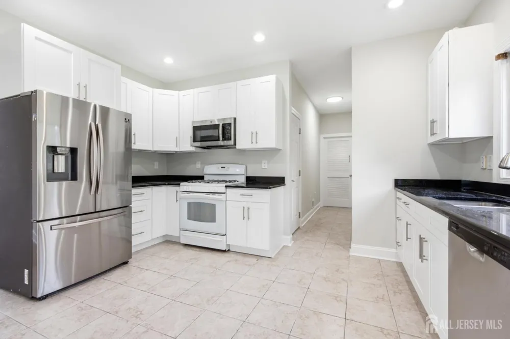 33 Melbloum Lane Edison, NJ 08837