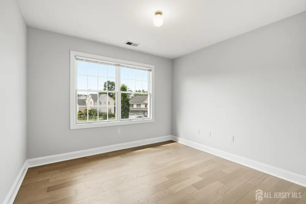 33 Melbloum Lane Edison, NJ 08837