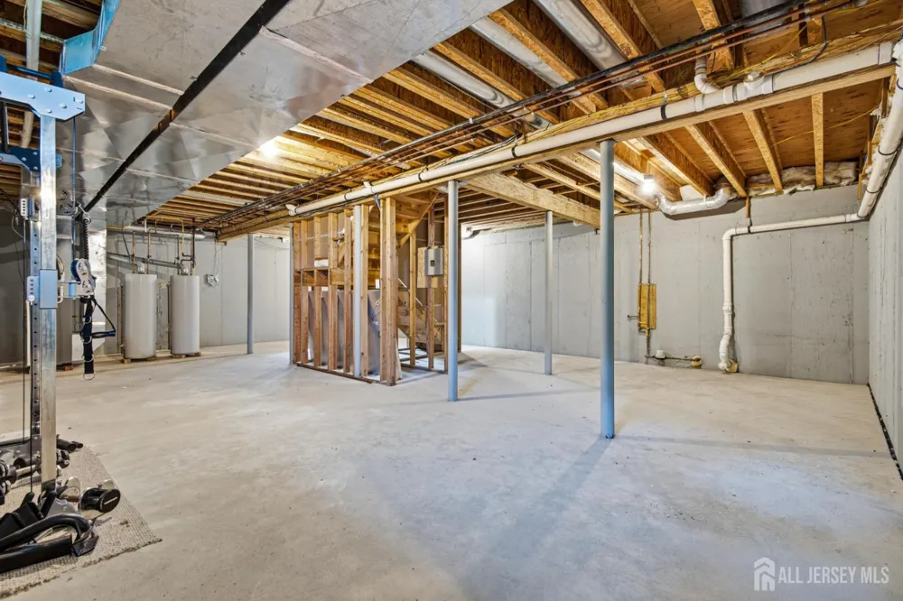 33 Melbloum Lane Edison, NJ 08837