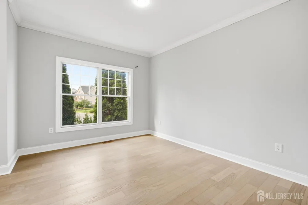 33 Melbloum Lane Edison, NJ 08837